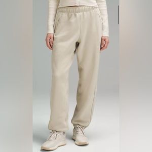 Lululemon Scuba Mid-Rise Oversized Jogger Regular L. Color: Mojave Tan. NWT